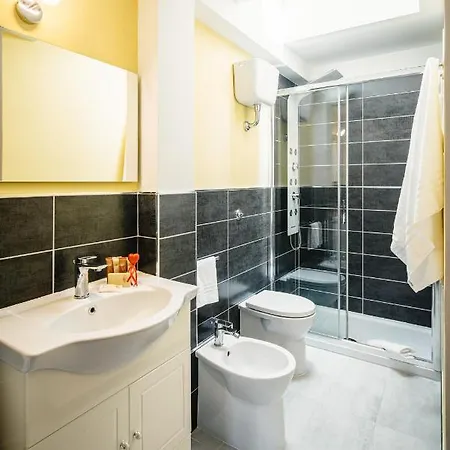 Monsuite Relais - Industrial Guest house